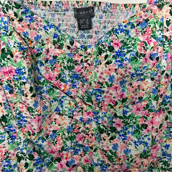 Floral Smocked Puff Sleeve crop top - Picture 8 of 11